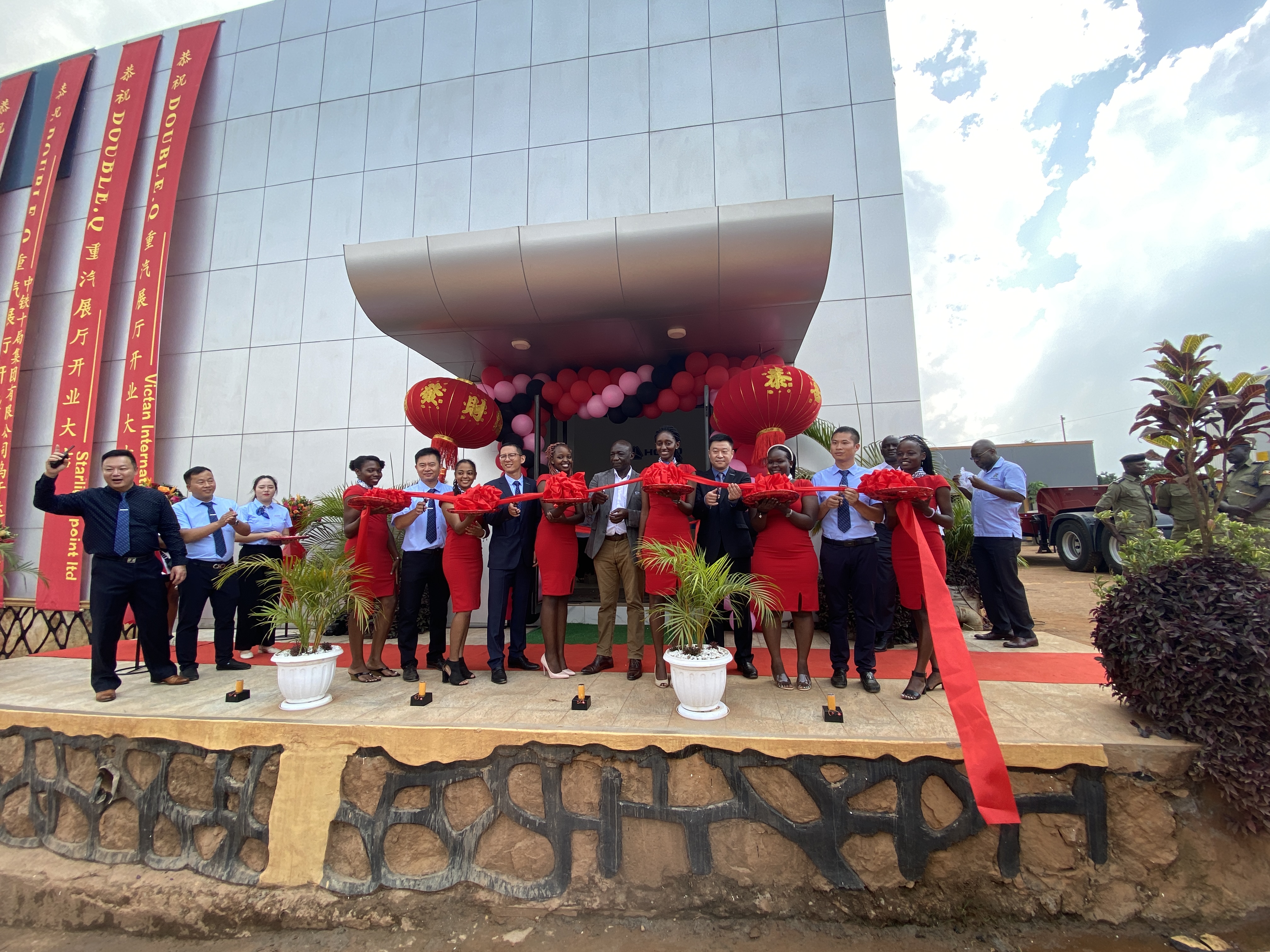 中国重汽乌干达展厅盛大开业